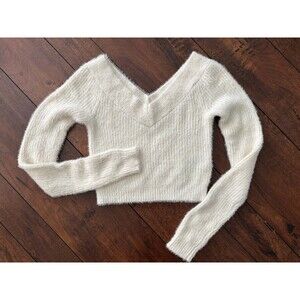 American Eagle Women’s Ivory‎ Long Sleeve V-Neck Sweater Small